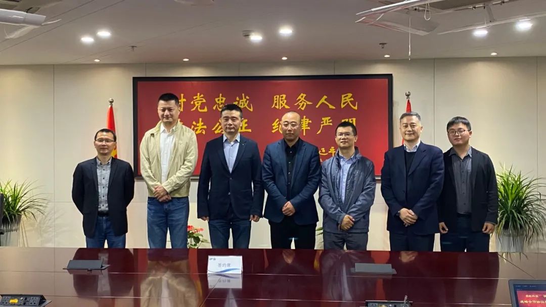 太阳成集团tyc9728与浙公院签署战略合作协议