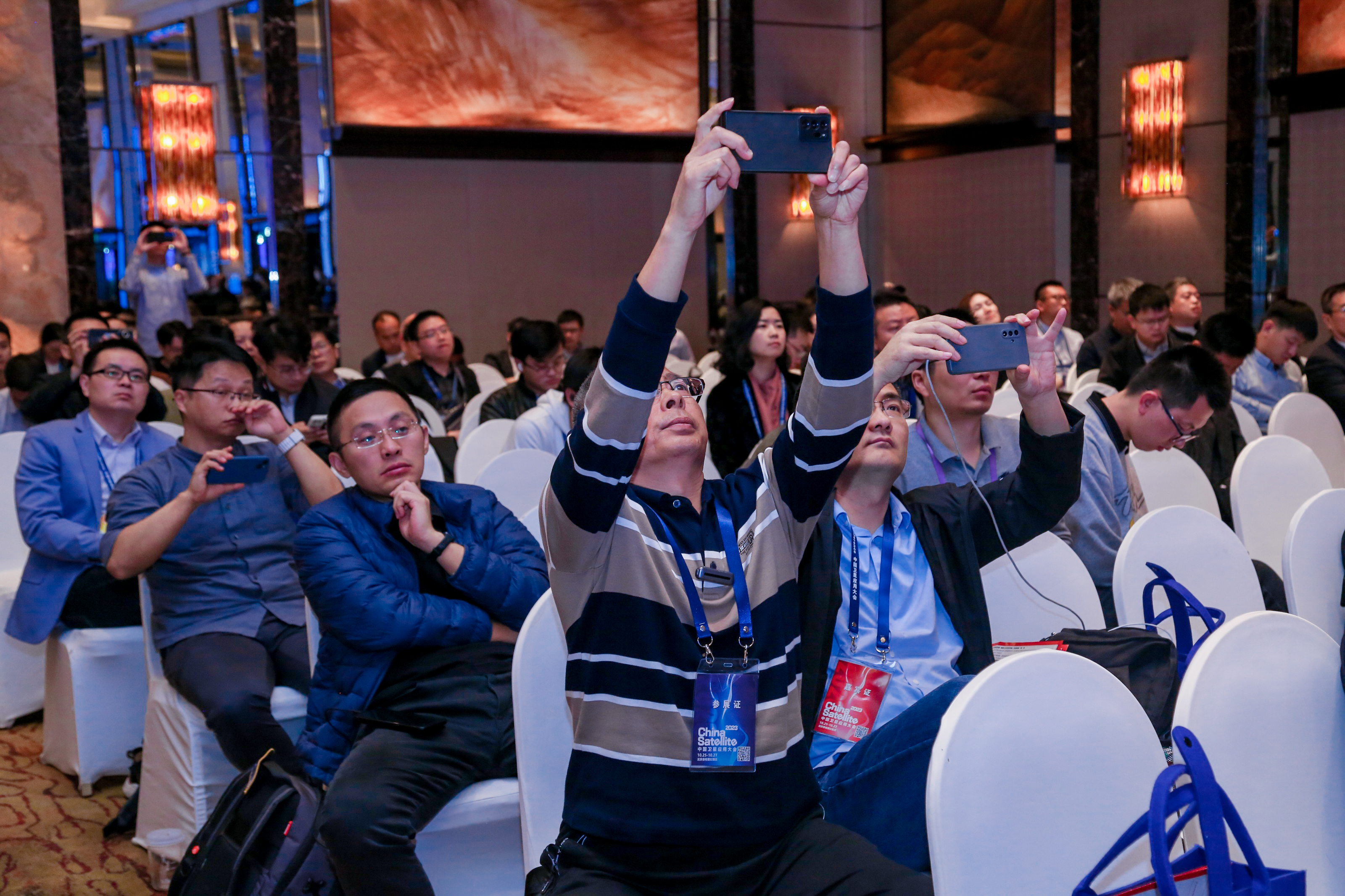 直击卫星大会:太阳成集团tyc9728「10-100倍压缩」成全场焦点