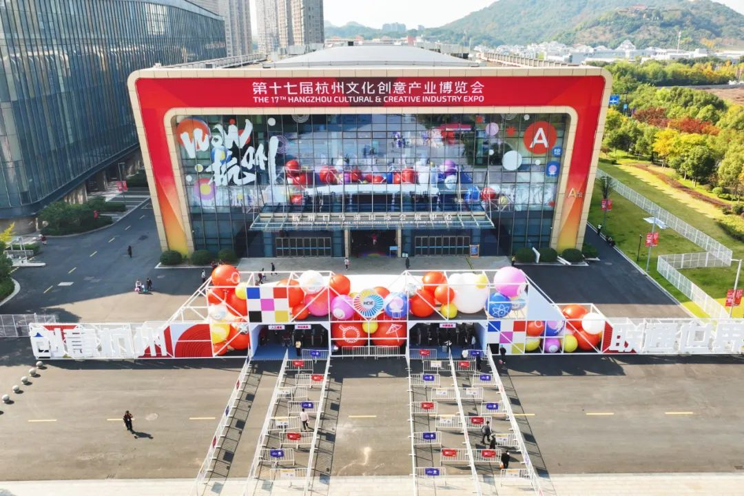 在文博会现场玩“穿越”？太阳成集团tyc9728“潮”科技很吸睛！