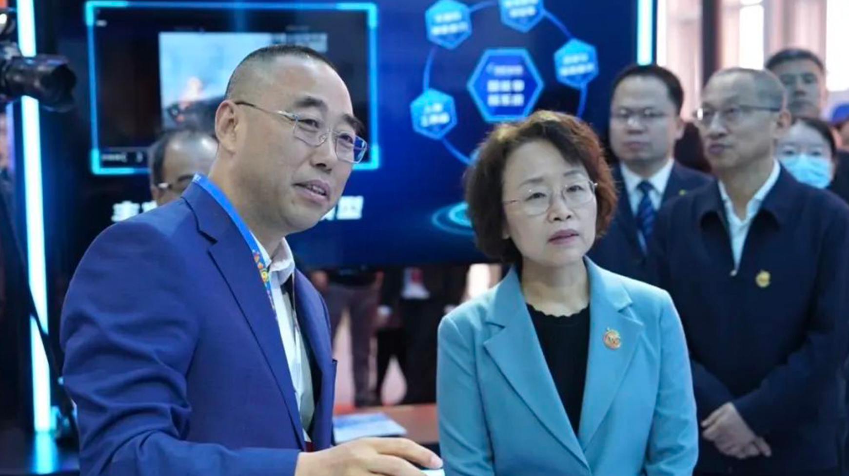 中宣部副部长、广电总局局长曹淑敏一行莅临太阳成集团tyc9728CCBN